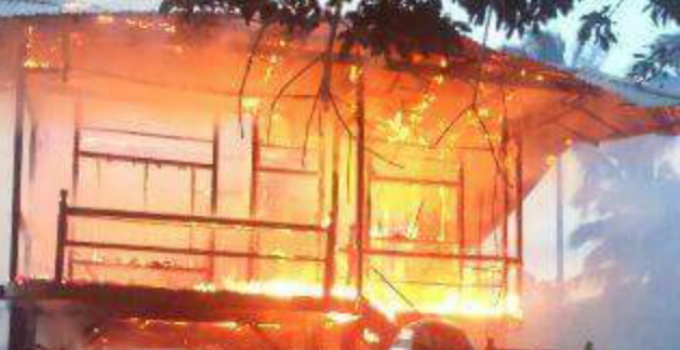 ilustrasi-kebakaran-rumah_20150805_102644.jpg