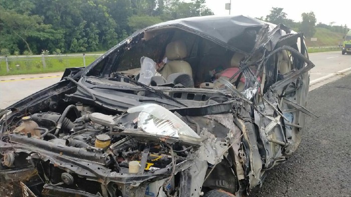 Kecelakaan Maut Pukul 01.30 WIB, 6 Penumpang Tewas, Mobil Civic Ngebut Lalu Tabrak Batu dan Truk