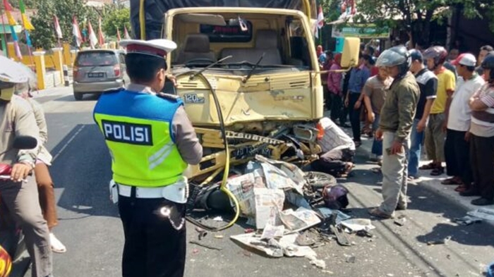 ilustrasi-kecelakaan-tabrakan-maut-truk-vs-motor.jpg