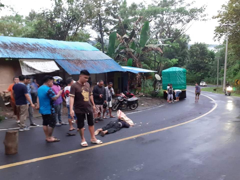 Kecelakaan Maut Tadi Pagi, Pemotor Spin Tewas di Tempat, Tabrakan Adu Kambing dengan Mobil Xenia