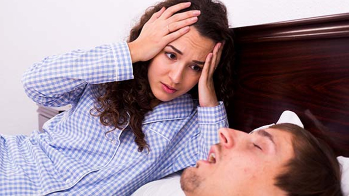 Tips Atasi Kebiasaan Mendengkur saat Tidur, Berikut Ini Caranya