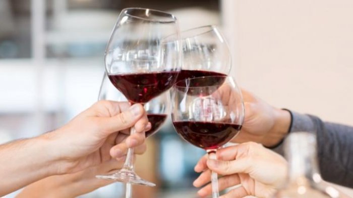 Arti Mimpi Minum Anggur, Bisa Jadi Anda Bertindak Berlebihan, Ini Tafsirannya