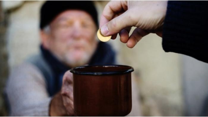 Arti Mimpi Memberi Makan Pengemis, Pertanda Baik Kesejahteraan hingga Urusan Asmara