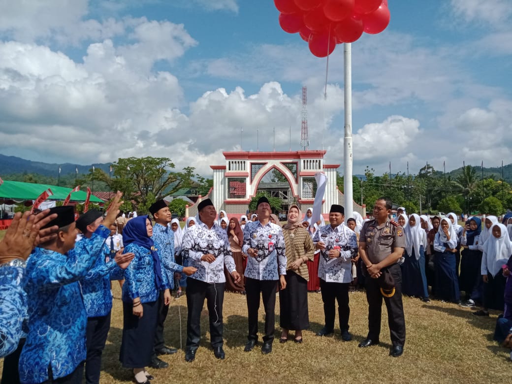 Ini Pesan Bupati saat Pimpin Upacara HKN, PGRI, dan HUT Kopri