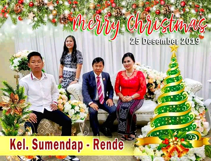 ini-pesan-natal-bupati-mitra-james-sumendap-bersama-keluarga.jpg