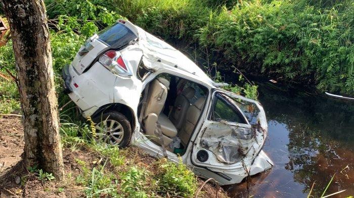 Kecelakaan Maut Pukul 05.00 WIB, Satu Orang Tewas, Mobil Ertiga Hantam Pohon Lalu Masuk Parit