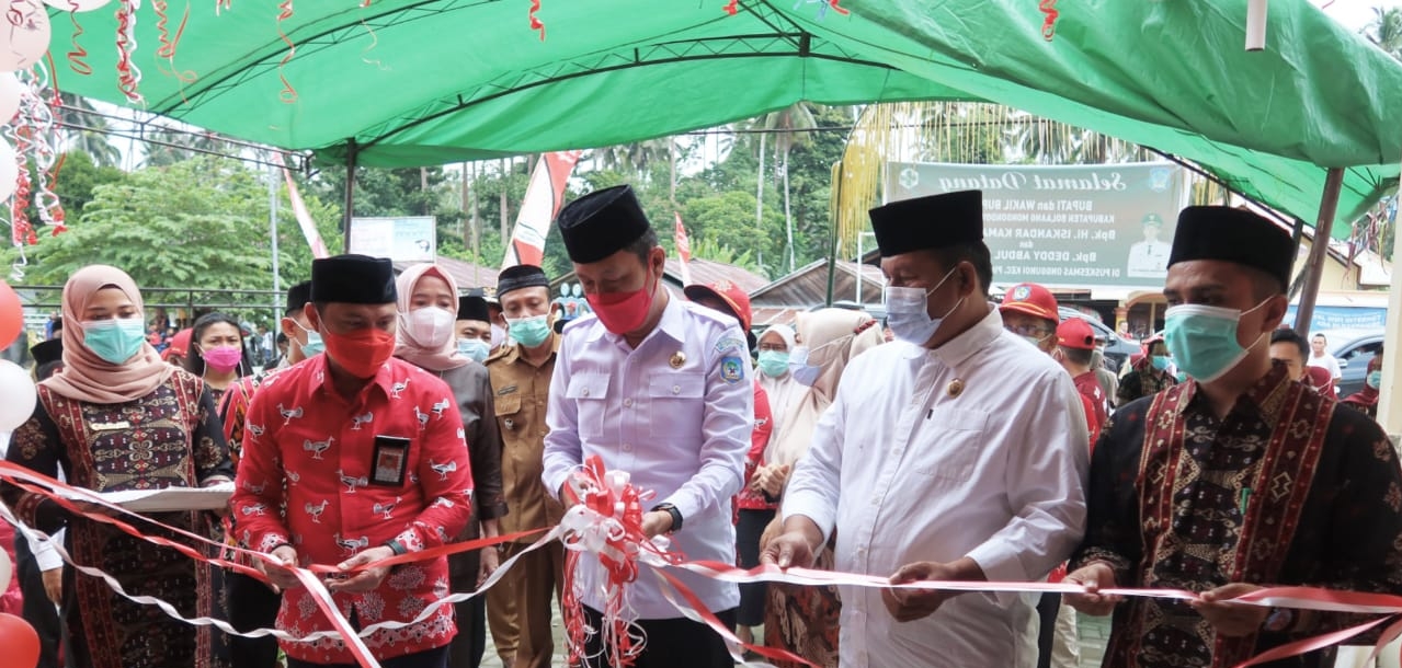 Iskandar Kamaru-Deddy Abdul Hamid Resmikan Dua Puskesmas di Perbatasan