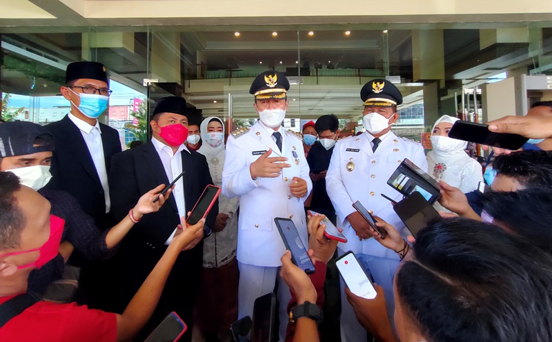 iskandar-kamaru-ketika-ditemui-awak-media-jumat-2622021-di-quality-hotel-manado.jpg