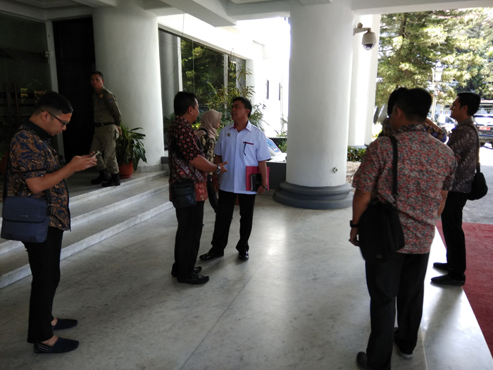 Pegawai Setneg Muncul di Kantor Gubernur Sulut, Jokowi Mau Datang?