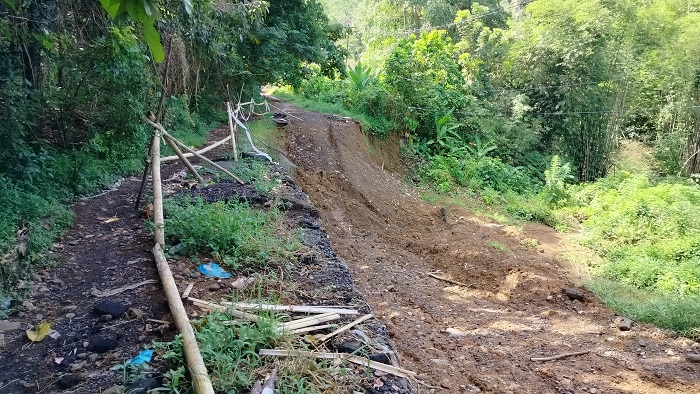 Warga Mapanget Minta Pemprov Sulawesi Utara Percepat Perbaikan Jalan di Kima