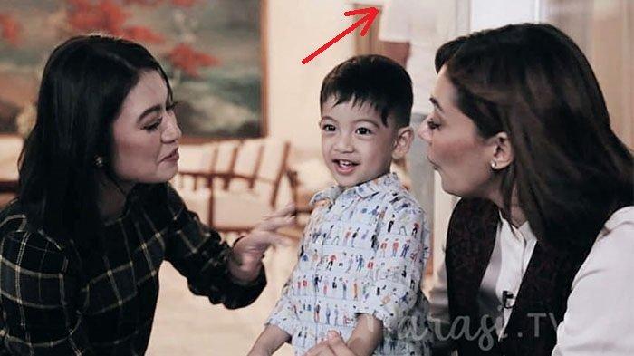 Selvi Ananda Temani Jan Ethes Makan Donat, Pakai Kaus Bergambar Mickey Mouse, Curi Perhatian!