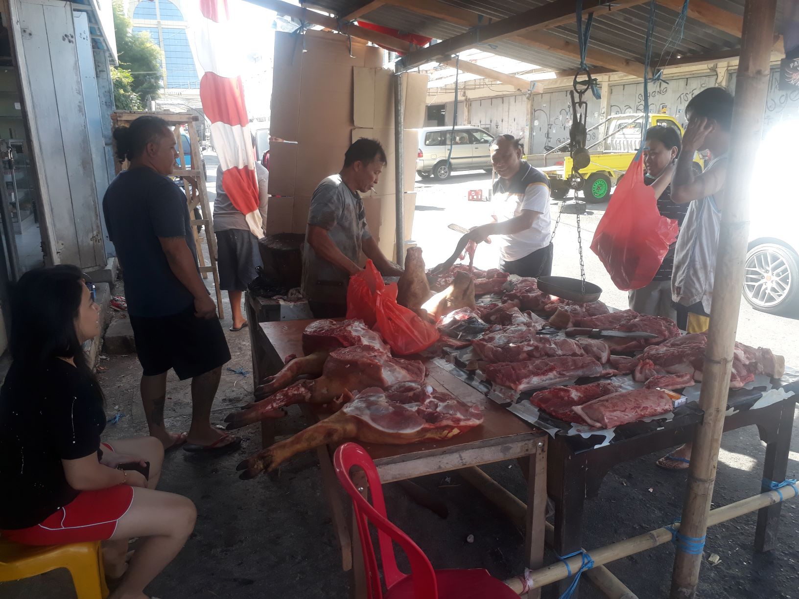 Jelang Pengucapan Syukur Tomohon, Buka Pasar Pinggiran, Daging Babi Rafi Laris Manis