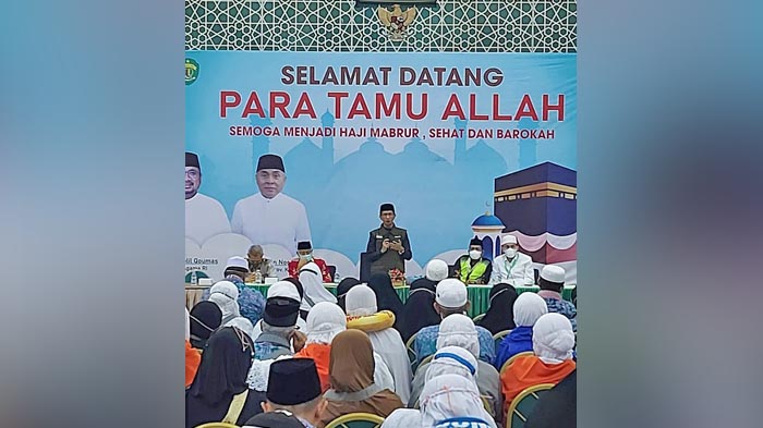 jemaah-haji-sulawesi-utara-yang-tergabung-dalam-kelompok-terbang-kloter-6-balikpapan-45894.jpg