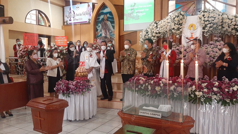 jemaat-gereja-masehi-injil-di-minahasa-gmim-kakaskasen-pniel.jpg