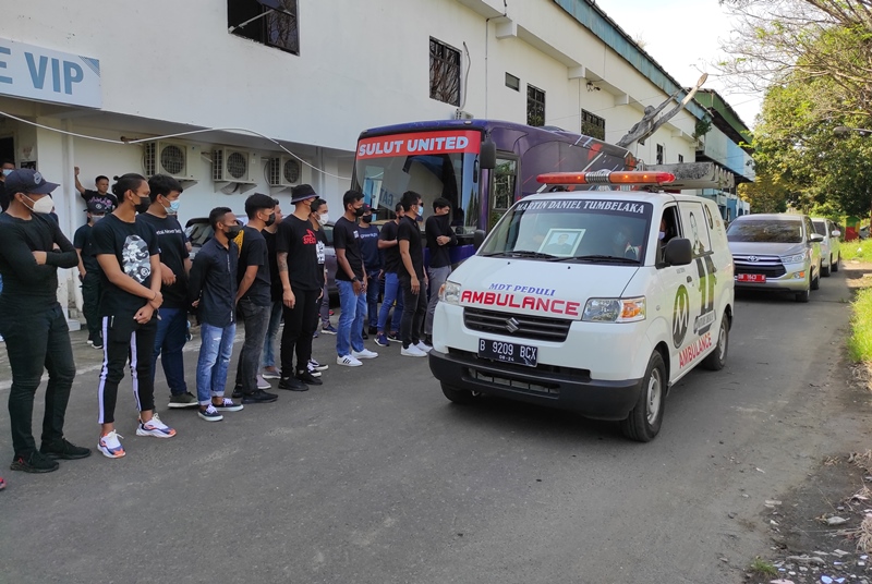 Isak Tangis Sambut Kepulangan Leo Soputan ke Stadion Klabat Manado