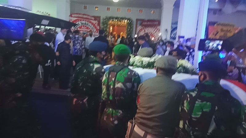 jenazah-dubes-indonesia-untuk-filipina-dan-mantan-gubernur-sulut-shs.jpg