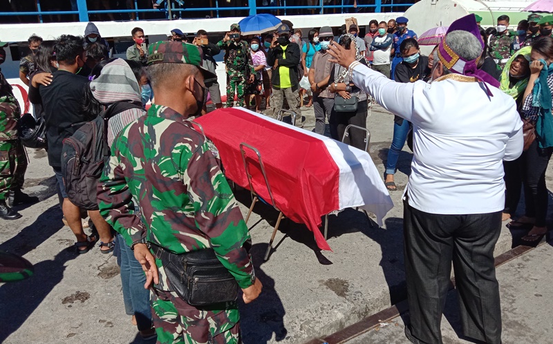 jenazah-prajurit-dua-prada-tni-ad-jemson-wiyasa-timbawa-26.jpg