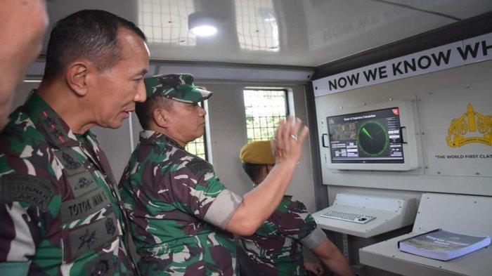 jenderal-dudung-abdurachman-saat-melihat-kecanggihan-radar-baru-tni-ad.jpg
