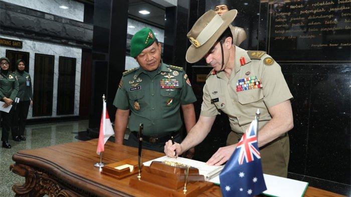 jenderal-dudung-dan-ksad-australia-letjen-simon-stuart-bahas-kerjasama-di-mabesad-1.jpg