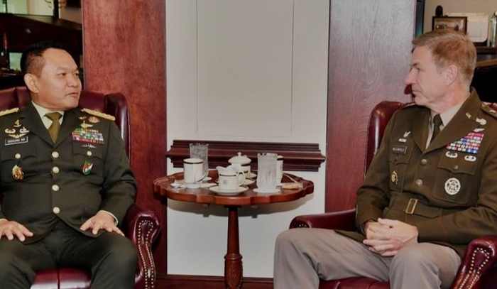 jenderal-tni-dudung-abdurachman-bertemu-ksad-as-jenderal-james-c-mcconville.jpg