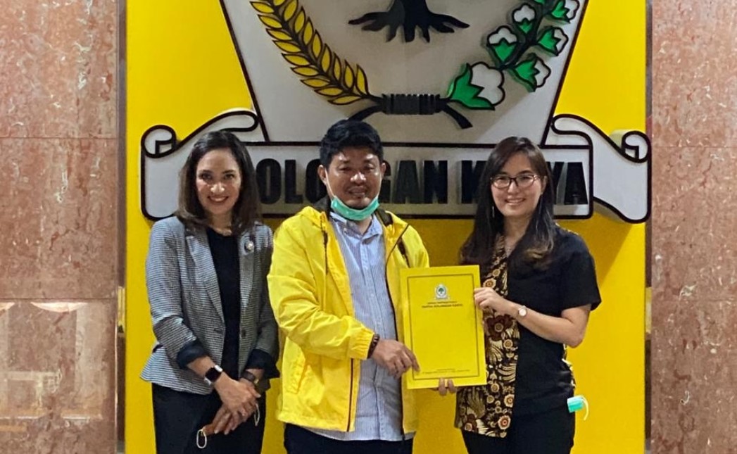 Jilly Gabriella Eman dan Virgie Baker Terima SK Partai Golkar Untuk Maju Pilkada Tomohon