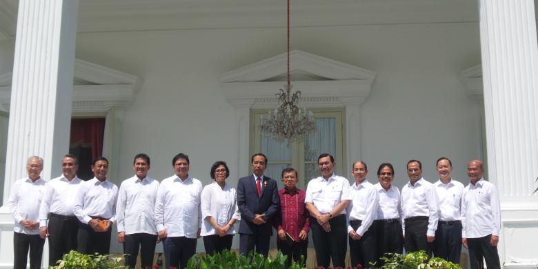 jokowi-dan-menteri-baru_20160727_130026.jpg