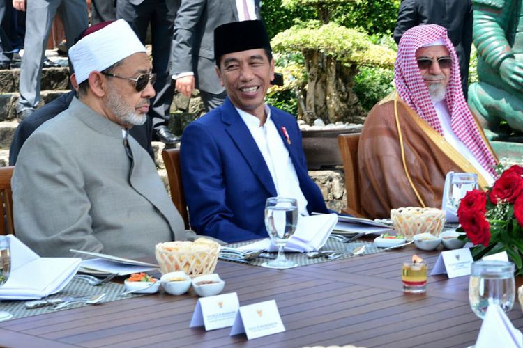 Jokowi Ajak Ulama Dunia Makan Karedok dan Cendol