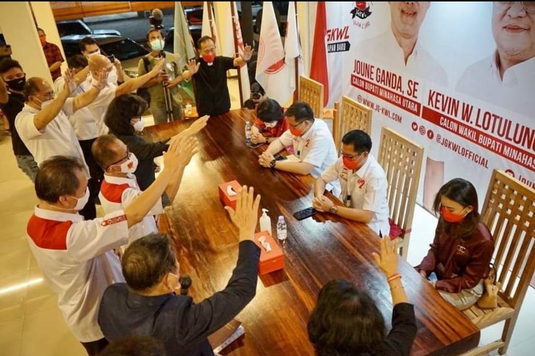 joune-ganda-dan-kevin-william-lotulung-yang-didoakan-sebelum-pelaksanaan-debat.jpg