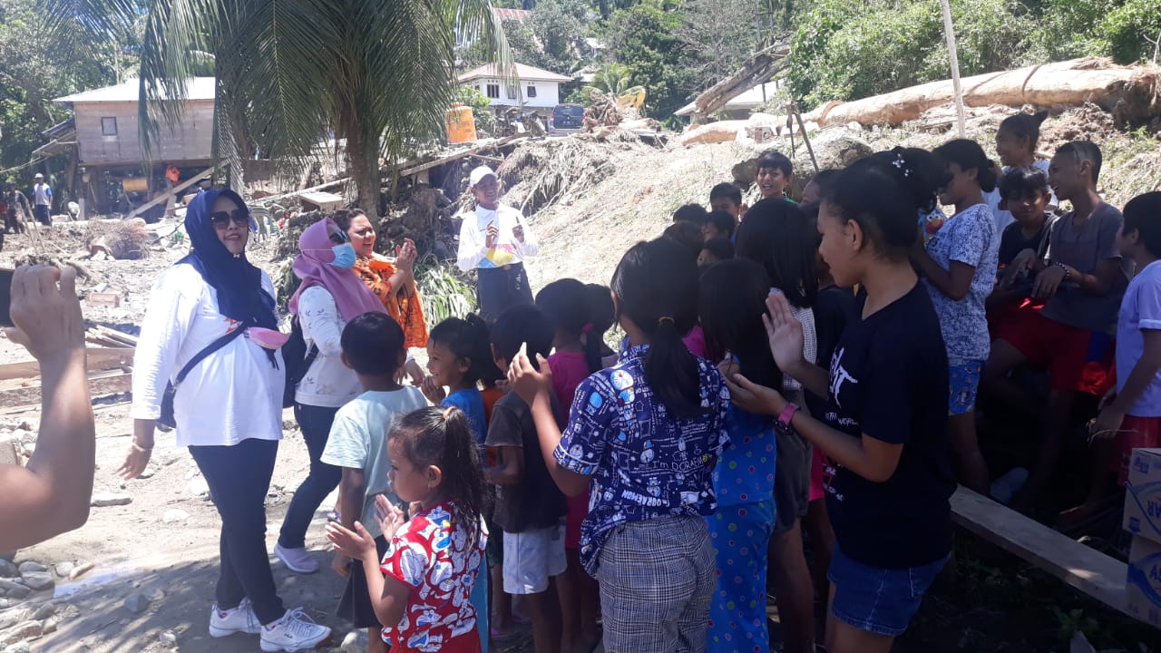 DP3A Bolmong Berikan Trauma Healing Bagi Anak-anak Korban Banjir di Sangtombolang