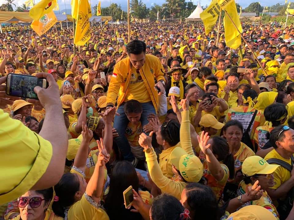 kampanye-golkar-james-kojongian-diperlakukan-begini-oleh-kader-beringin.jpg