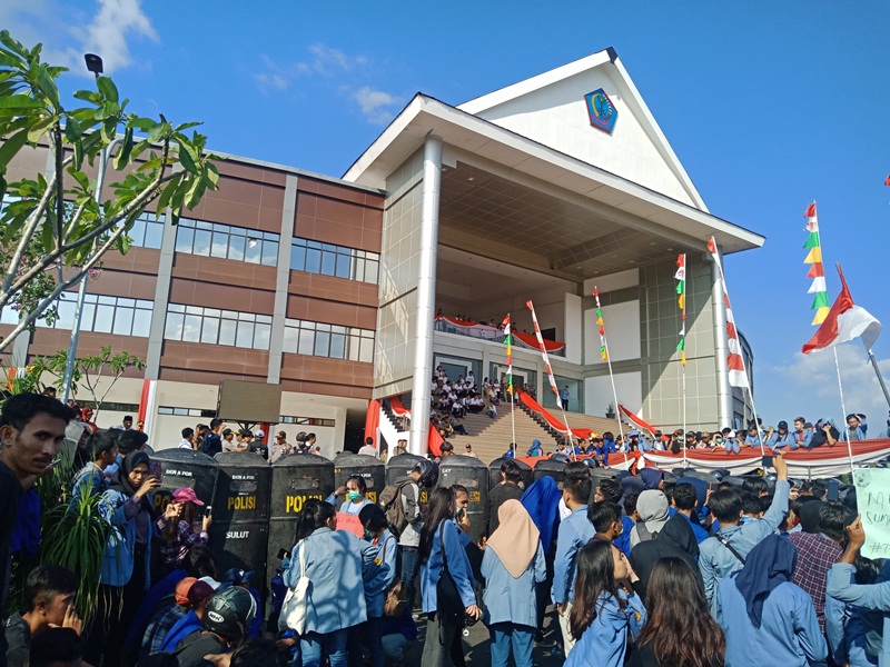 Kantor DPRD Sulut Lockdown hingga 19 Oktober 2020, DPRD Rapat di Kantor Gubernur