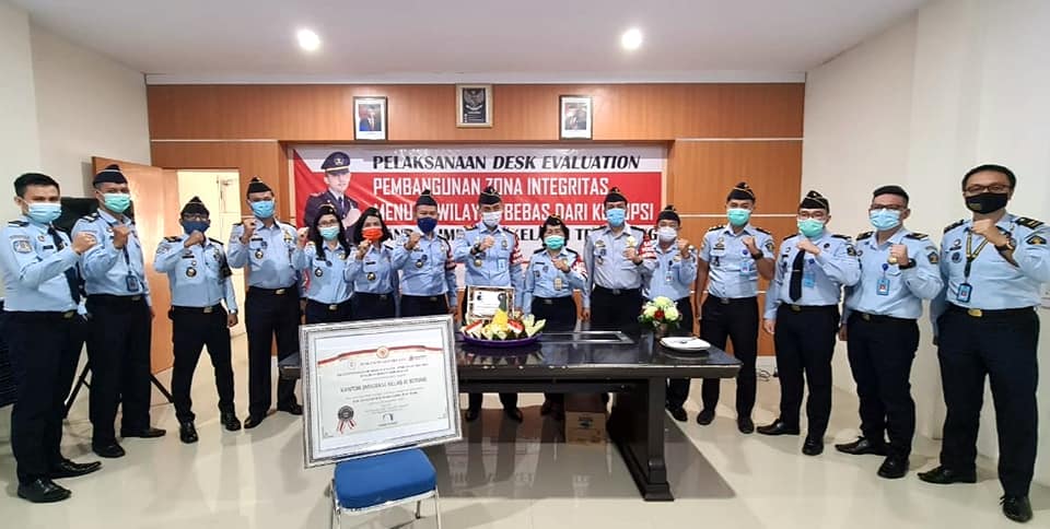 Ukir Prestasi, Kantor Imigrasi Kelas II TPI Bitung Raih Predikat Wilayah Bebas dari Korupsi