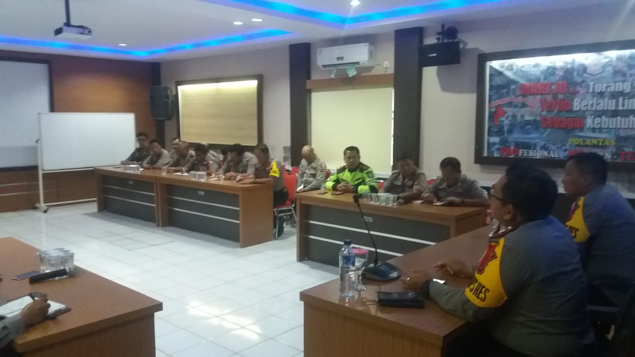 kapolres-bitung-pimpin-analisa-dan-evaluasi-mingguan.jpg