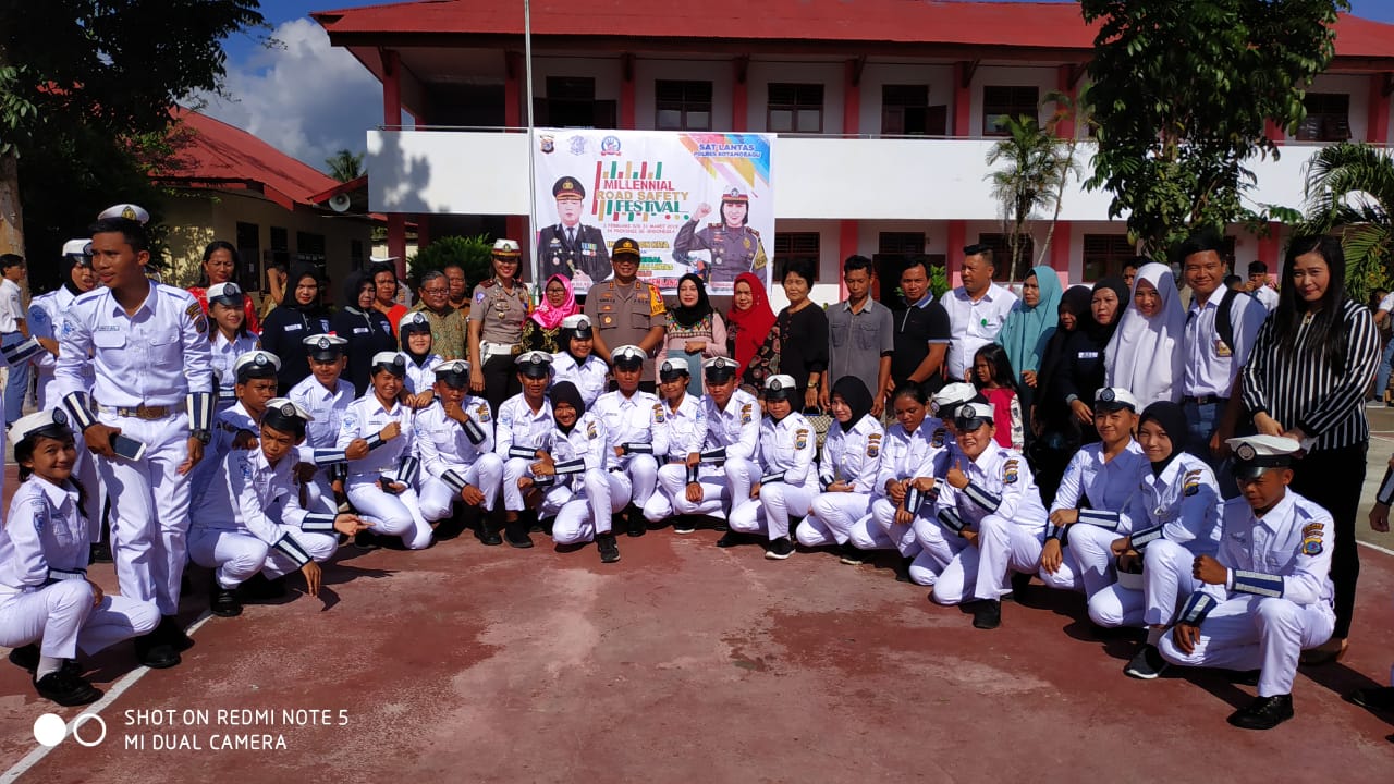 kapolres-kampanyekan-millenial-road-safety-festival-di-sma-n-2.jpg