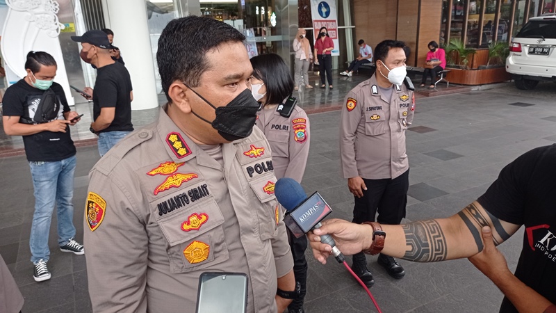kapolresta-manado-kombes-pol-julianto-psirait-saat-diwawancarai-awak-mediafg.jpg