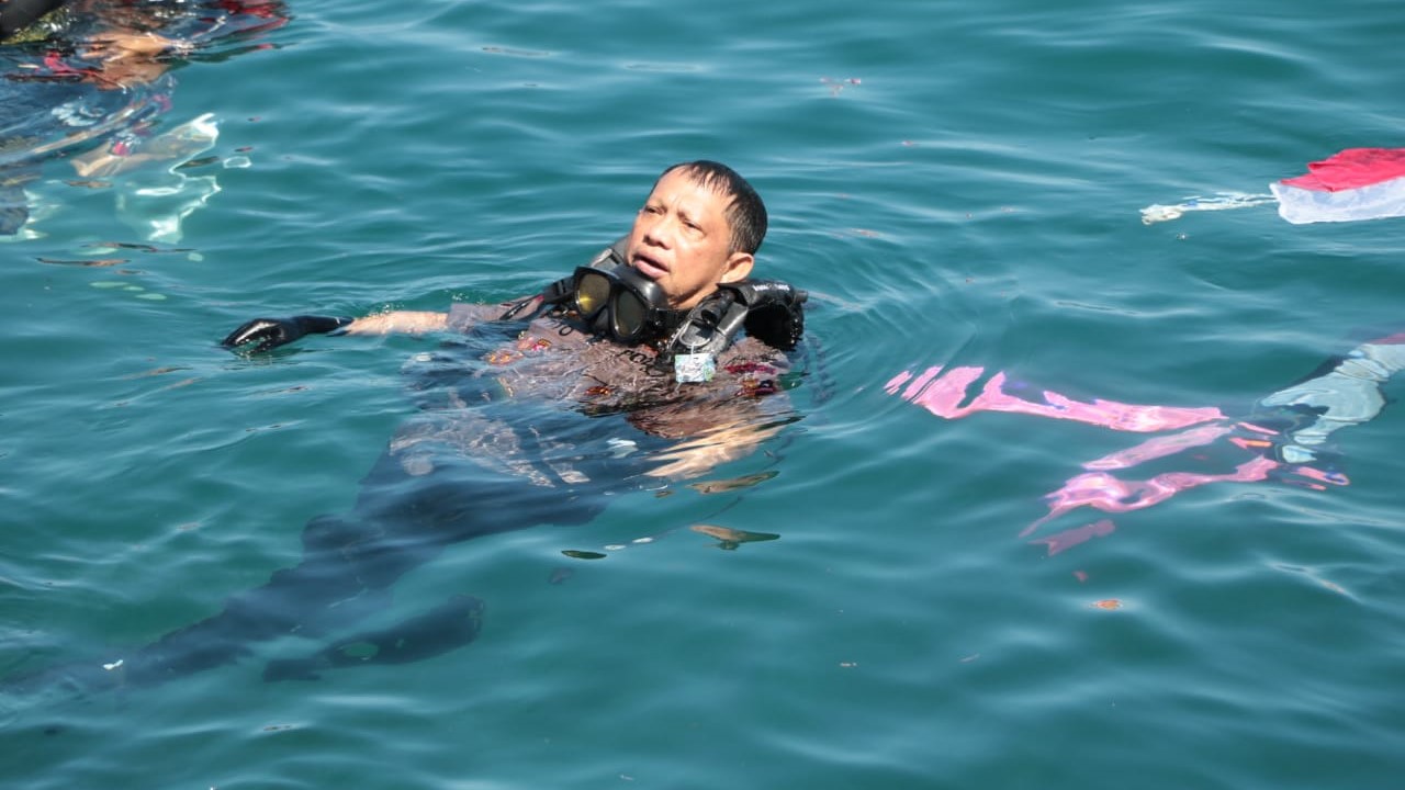 Meski Seragamnya Basah, Kapolri Tito Karnavian Senang Bisa Pecahkan Rekor