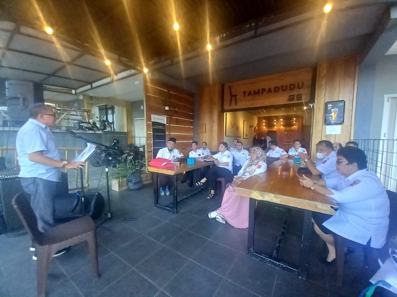 karel-najoan-sedang-memberikan-materi-tantangan-penanaman-nilai-nilai-pancasila.jpg