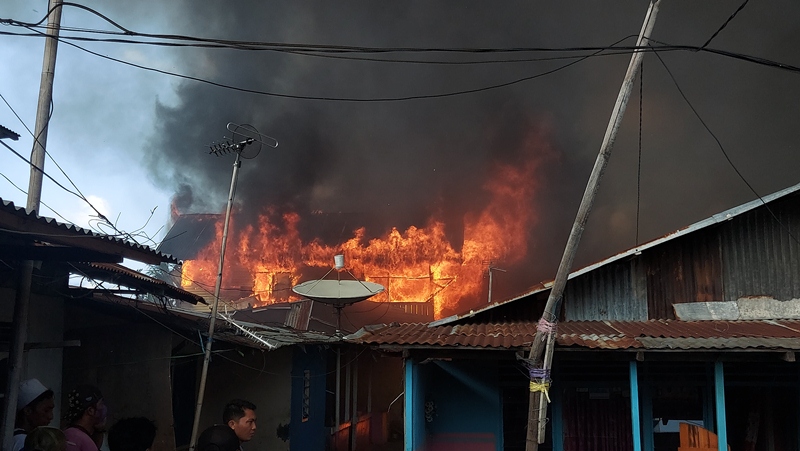 kebakaran-di-pasar-tua-bitung.jpg