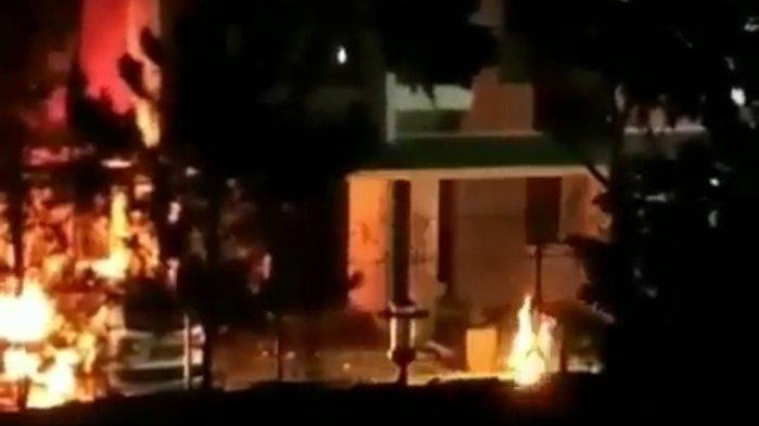 Seorang Ibu dan Anak Balitanya Terbakar Hidup-hidup Sambil Berlarian di Jalanan