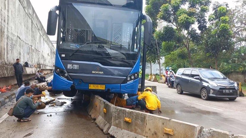 Kecelakaan Maut Tadi Pukul 08.30 WIB, Pengendara Gerobak Motor Tewas Ditabrak Bus Transjakarta