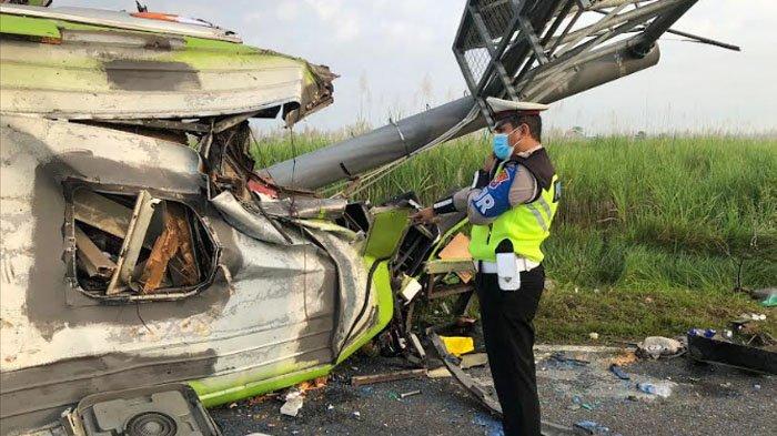 Fakta Kecelakaan Maut Bus Pariwisata di Tol Sumo, Kendaraan Oleng hingga Korban Tewas Bertambah