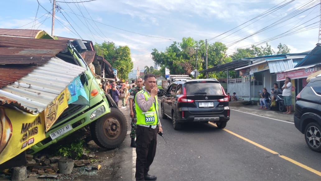 kecelakaan-lalu-lintas-terjadi-di-jalan-trans-manado-tumohon-desa-pineleng-satu.jpg