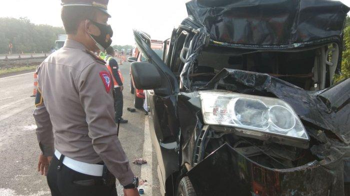 kecelakaan-maut-di-tol-cipali-daihatsu-luxio-seruduk-truk.jpg