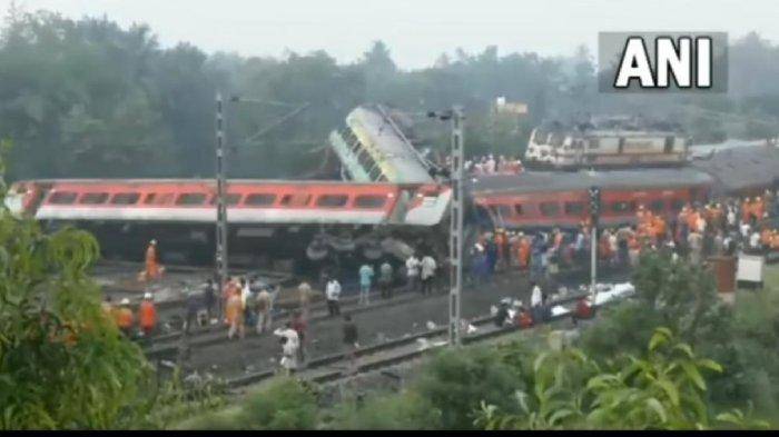 Kecelakaan Tiga Unit Kereta Api Saling Bertabrakan di India, 288 Orang Penumpang Tewas