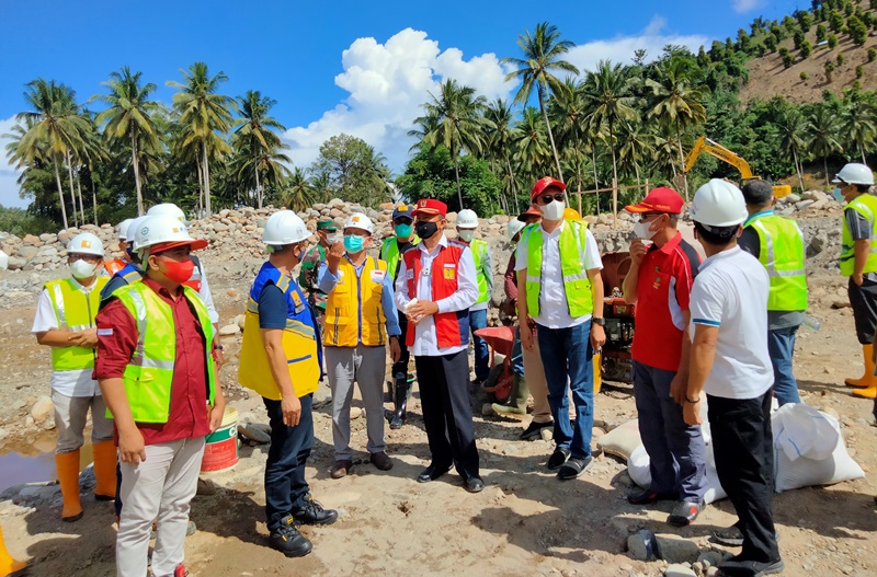 Usai Letakkan Batu Pertama, Herson Mayulu Soroti Pertambangan Ilegal di Desa Milangodaa Bolsel