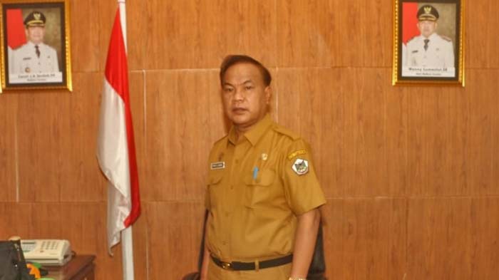 kepala-badan-kesbangpol-kota-tomohon-ronni-lumowa.jpg