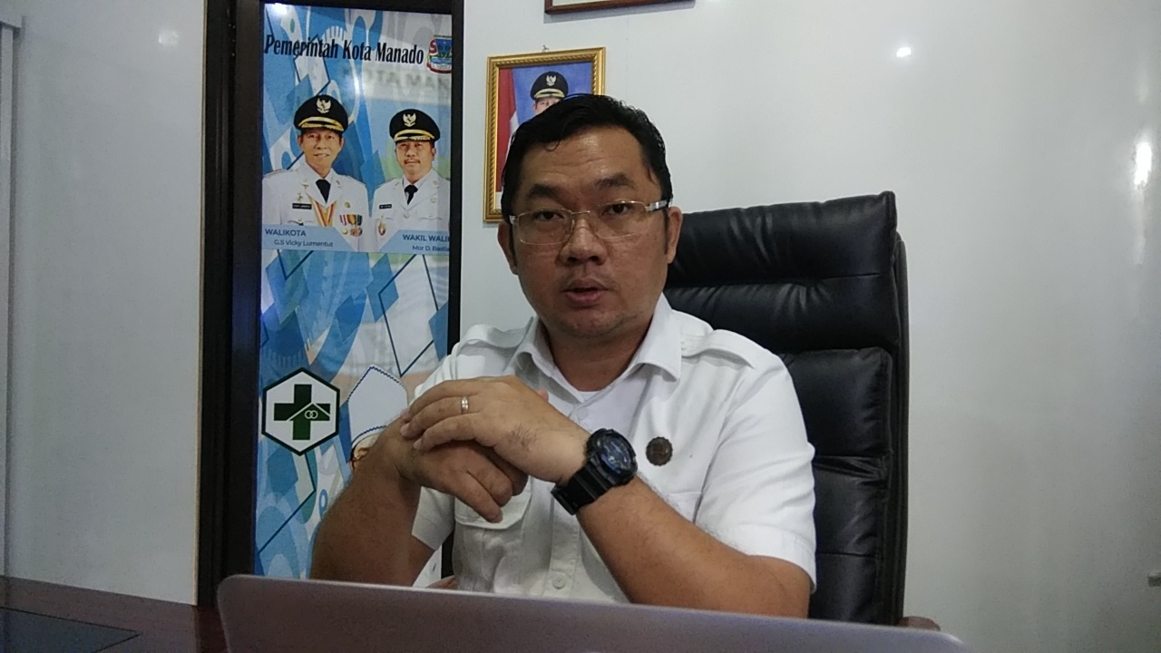 kepala-dinas-kadis-kesehatan-kota-manado-ivan-sumenda-121.jpg
