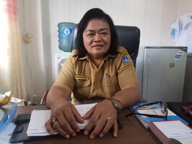 kepala-dinkes-sitaro-dr-ria-papalapu-mkes.jpg
