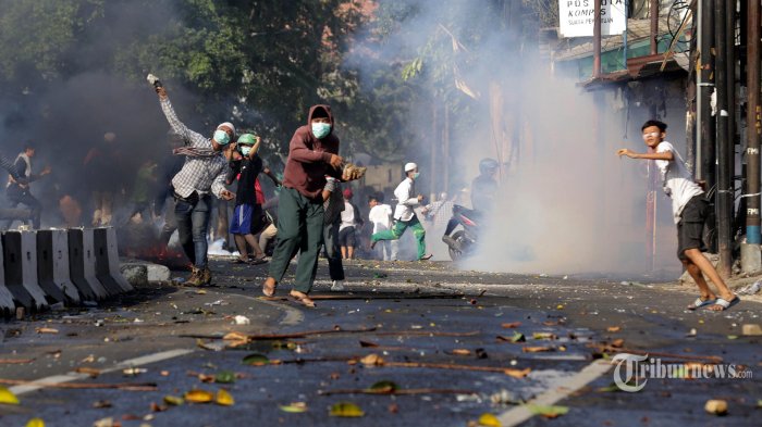 kerusuhan-di-jakarta-43434.jpg