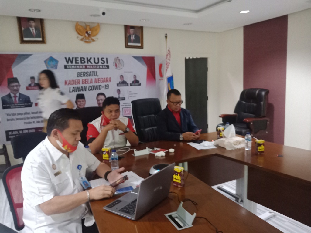kesbangpol-sulut-bekerja-sama-dengan-tribun-manado-menggelar-webinar.jpg
